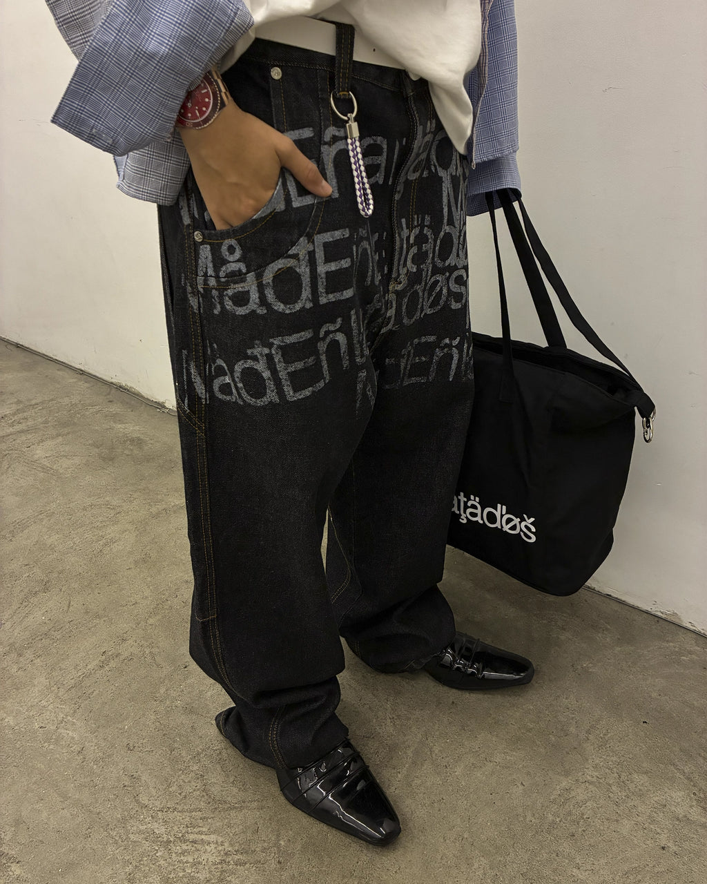 Calça Jeans "Caracteres" Preta