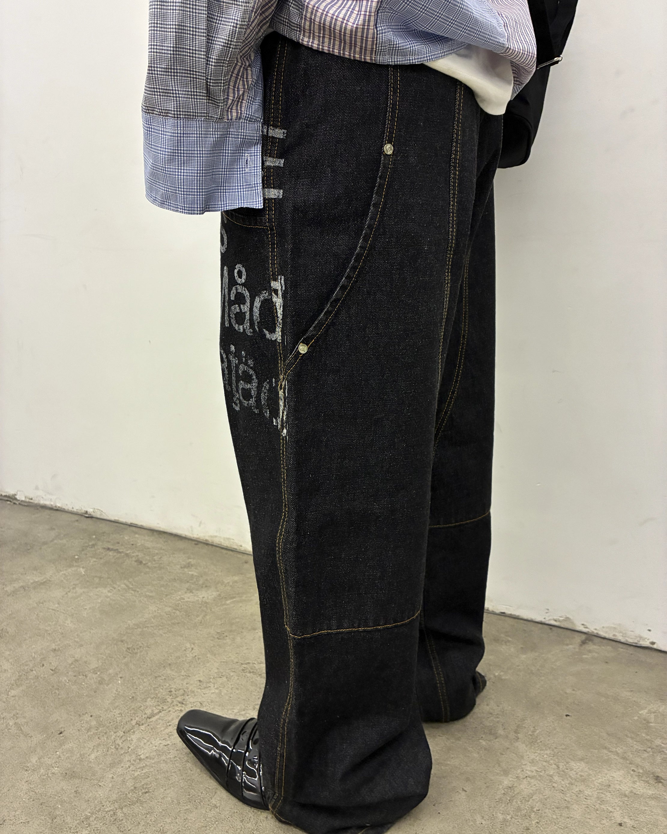 Calça Jeans "Caracteres" Preta