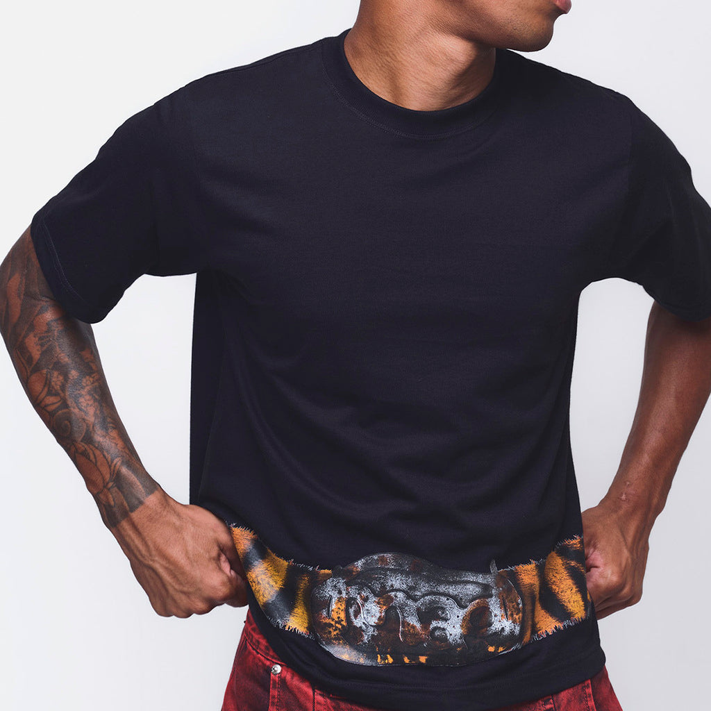 Camiseta “Cinto de Caça” Preta - Mad