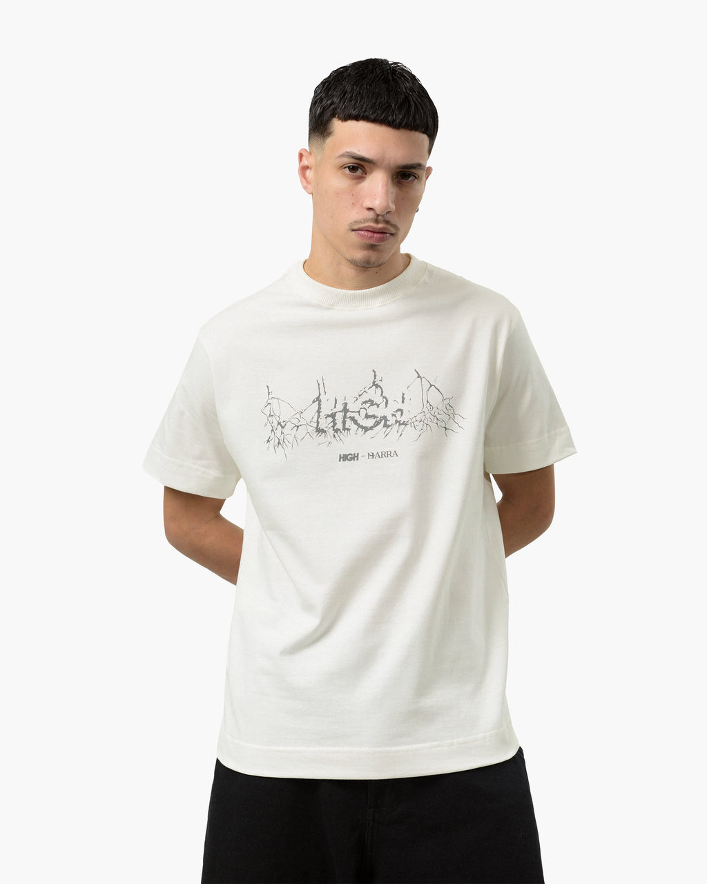 Camiseta "Raízes" Branca