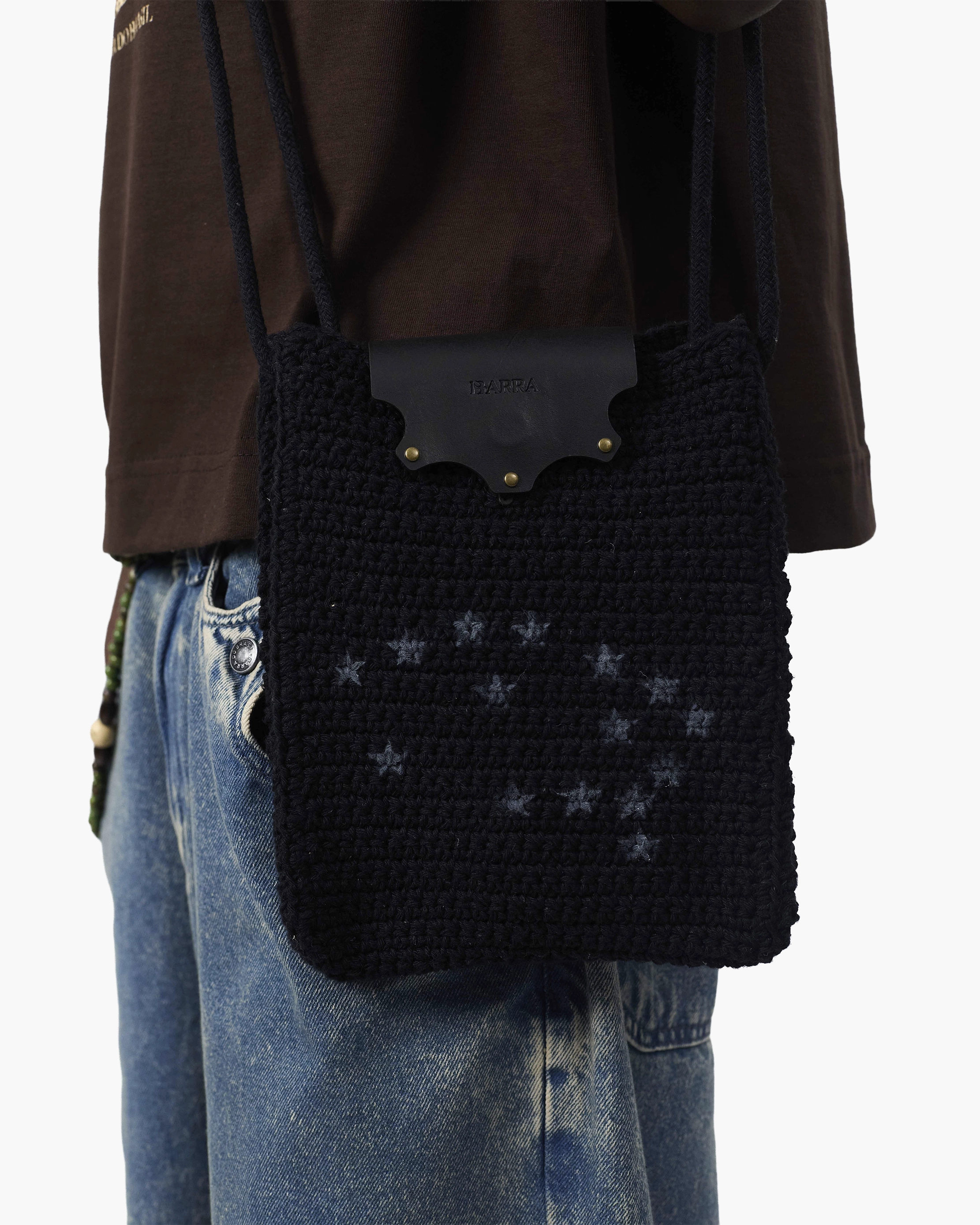 Bolsa Lateral em Crochê e Couro Preta