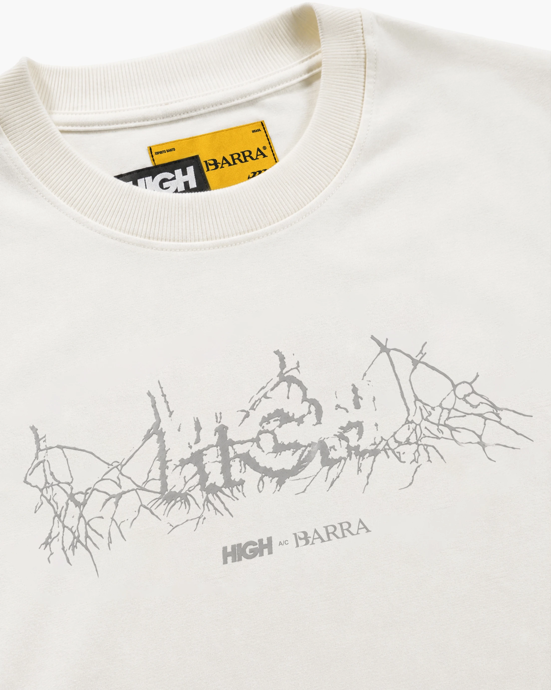 Camiseta "Raízes" Branca