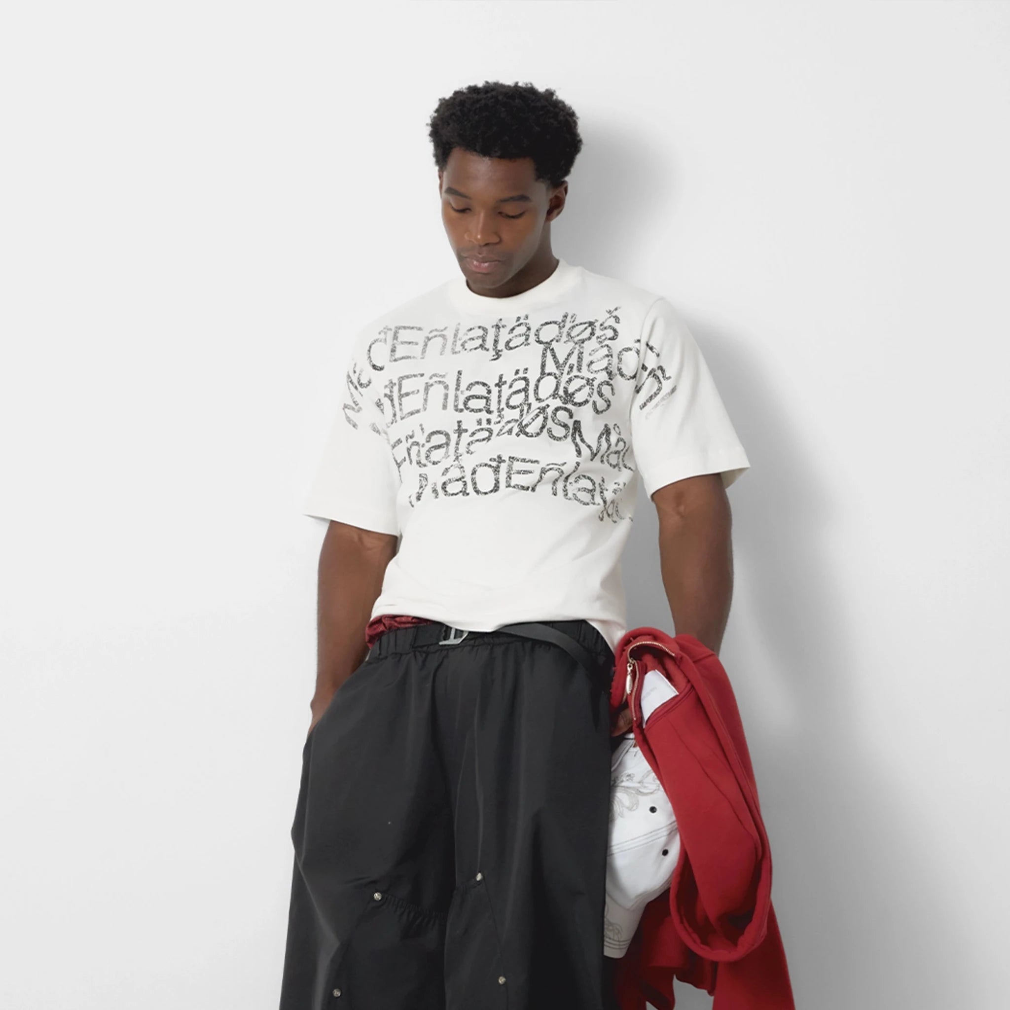 Camiseta "Caracteres" Branca - Drop Company